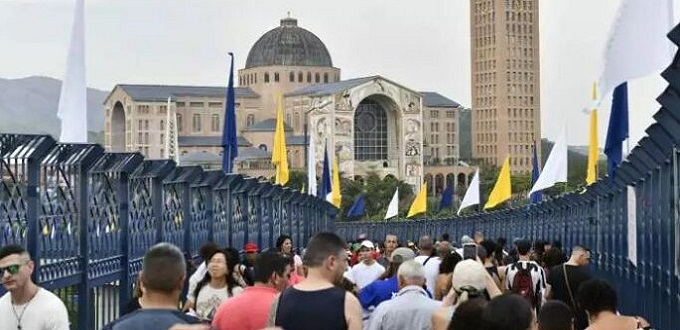 Brasil: ms 300 mil visitaron Santuario Nacional de Aparecida