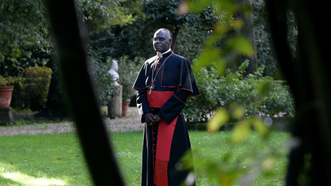 Cardenal Sarah: «El sacerdote no es un ser humano como los demás»