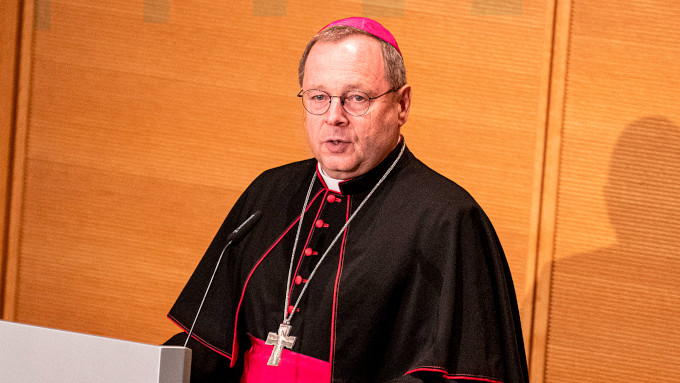 Bätzing dice que la Iglesia en Alemania quiere seguir siendo católica pero a su manera