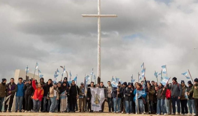 Jóvenes argentinos peregrinan a San Julián para honrar a los héroes de Malvinas