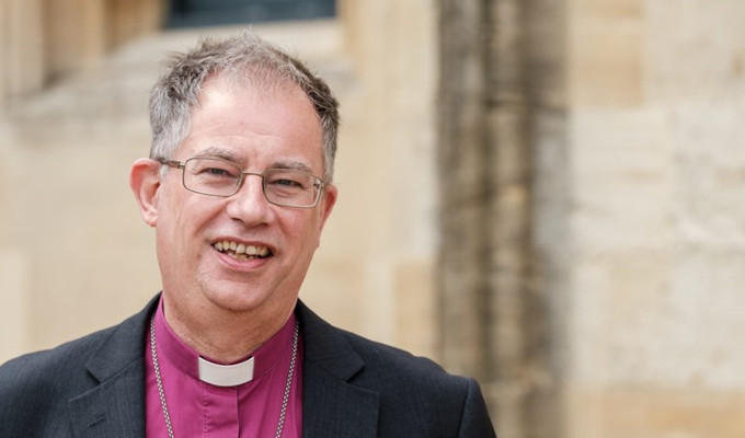 Obispo anglicano de Oxford pide que se acepte el matrimonio homosexual y crear una iglesia paralela para los que no lo aceptan