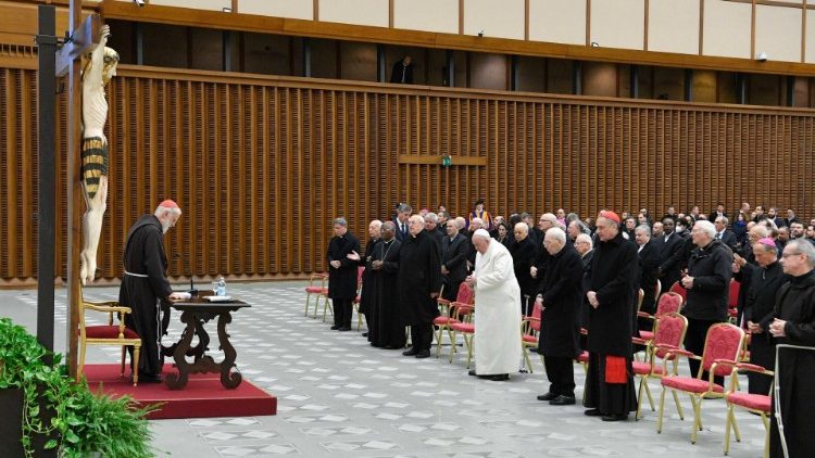 Cantalamessa predica que se puede ser salvo fuera de la Iglesia y sin la fe en Cristo