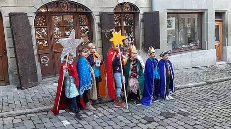 Suiza: Cantores de las estrellas, llevan bendiciones a los hogares Christus Mansionem Benedicat - Que Cristo bendiga esta casa