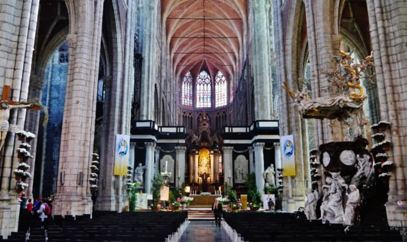 Bélgica: caída de la asistencia a misa al 2,5%