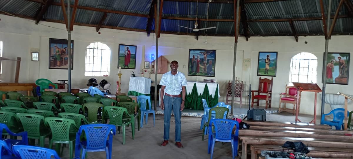 Un seminarista de Kenia busca ayudas para levantar una parroquia que sea foco de desarrollo espiritual y social de su comarca