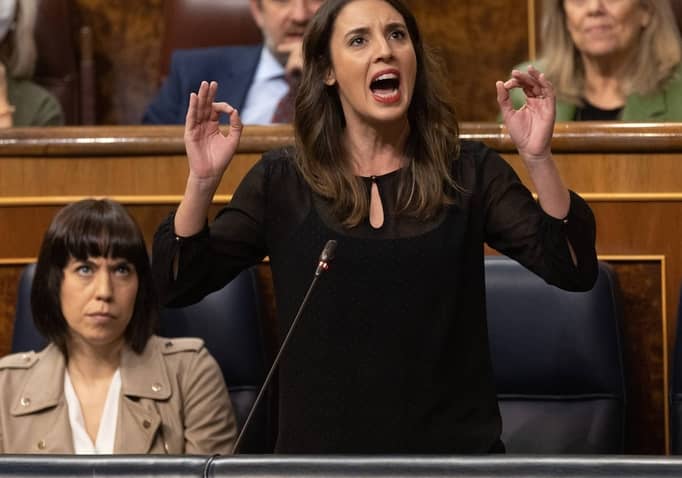 España: el Congreso aprueba la ley que rebaja a los 16 años el aborto sin permiso paterno, elimina la reflexión y persigue la objeción