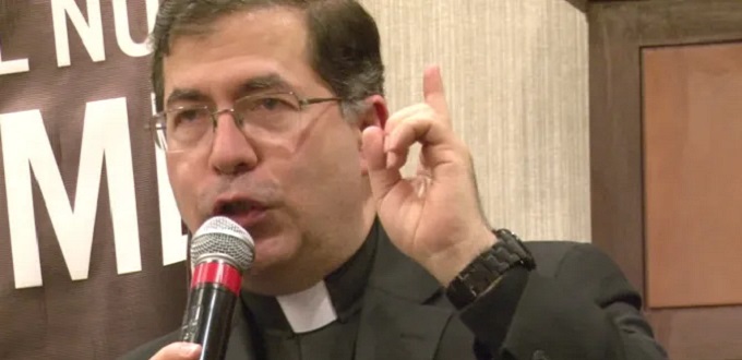El Vaticano aparta del sacerdocio al padre Frank Pavone