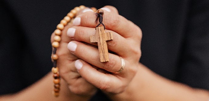 Miles de mujeres de diversos países se unen para rezar el Santo Rosario
