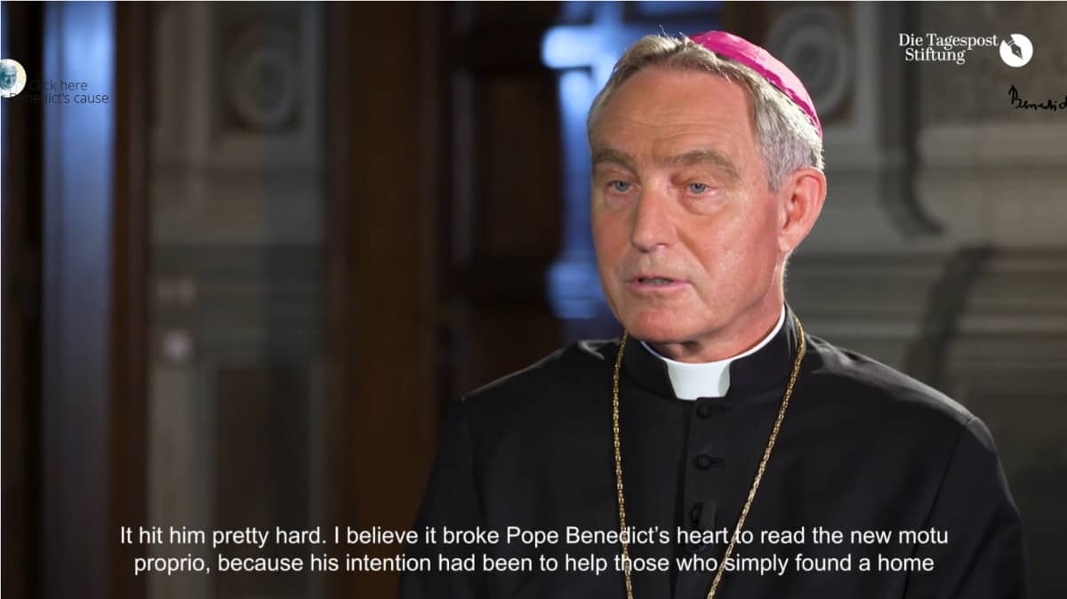 Mons. Gänswein afirma Benedicto XVI leyó «Traditionis Custodes» «con dolor en el corazón»