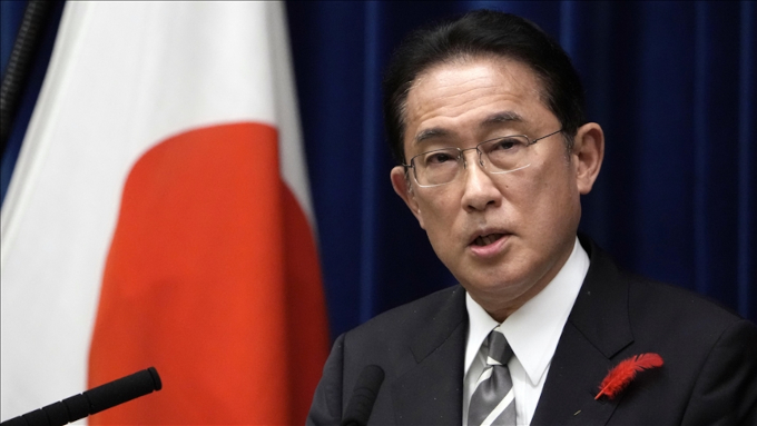 El primer ministro de Japón cree urgente apoyar la natalidad para que su país pueda sobrevivir