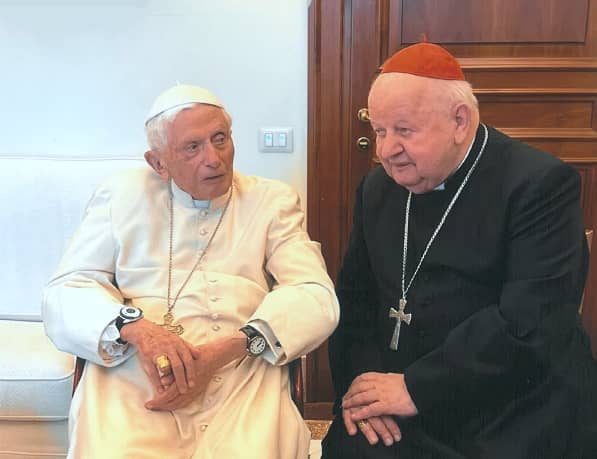 Cardenal Dziwisz: Benedicto XVI y Juan Pablo II fueron gigantes de la fe