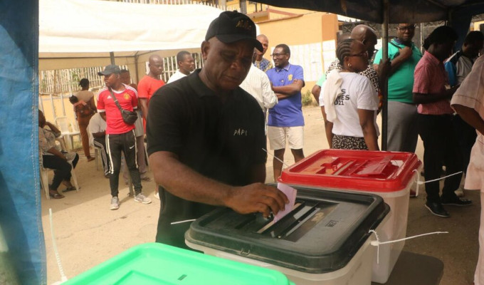 Los nigerianos votan en medio de un caos tcnico