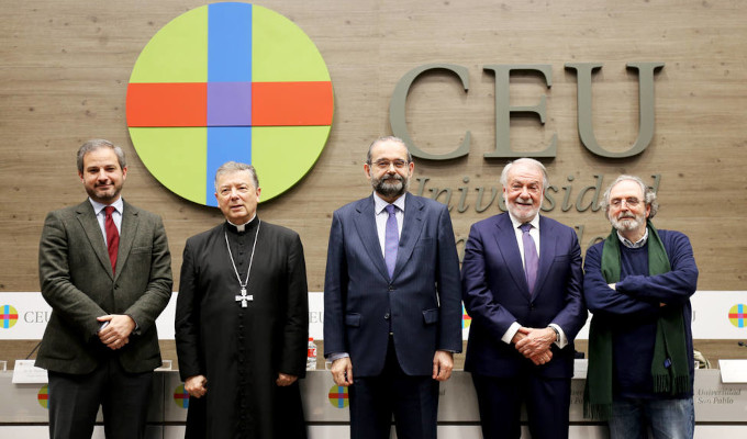 Se presenta en el CEU San Pablo un libro de seleccin de textos de Benedicto XVI