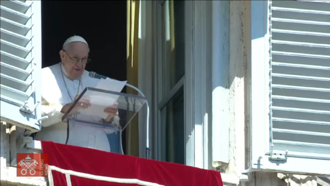 Francisco: vemos en Cristo la belleza luminosa del amor que se entrega