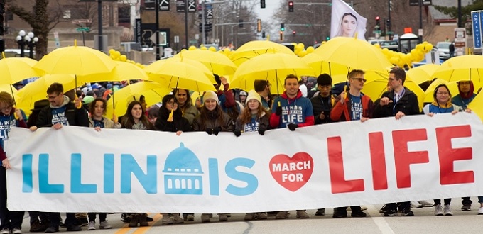 Miles de personas participan en la Marcha por la Vida de Illinois