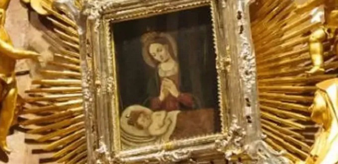 Conoce la imagen de la Virgen María que lloró lágrimas de sangre el día de San Patricio