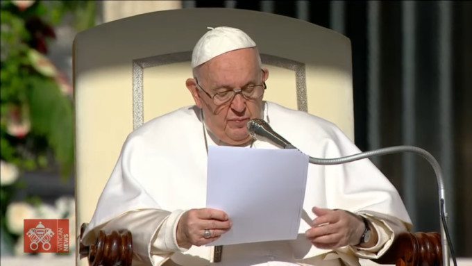 El Papa dice que no se puede evangelizar desde una oficina y un ordenador haciendo polémicas