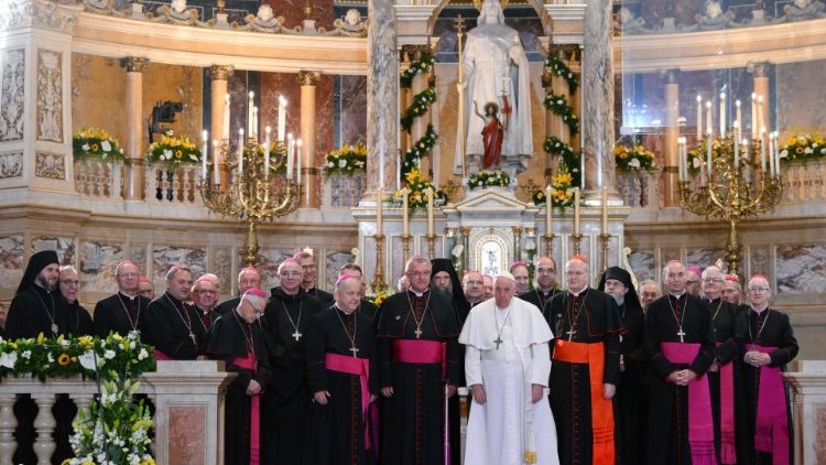 Francisco a los catlicos en Hungra: sean mujeres y hombres de oracin, porque la historia y el futuro dependen de ello