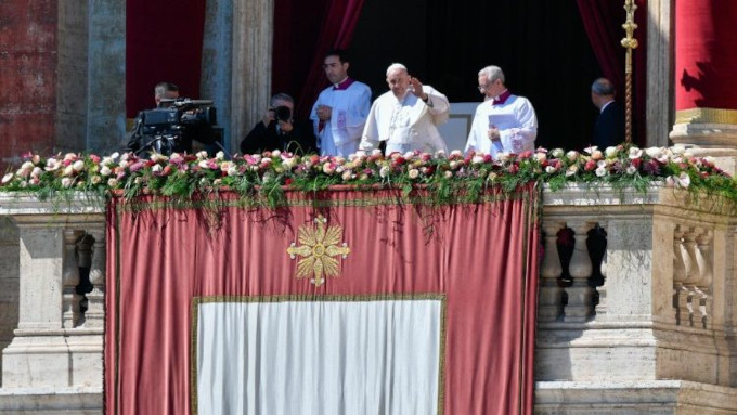 Francisco: Dirijamos una splica al Resucitado: aydanos a correr hacia Ti! Aydanos a abrir nuestros corazones!