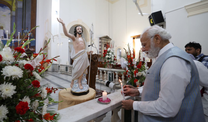 El primer ministro de la India visita la Catedral de Delhi con ocasin de la Pascua