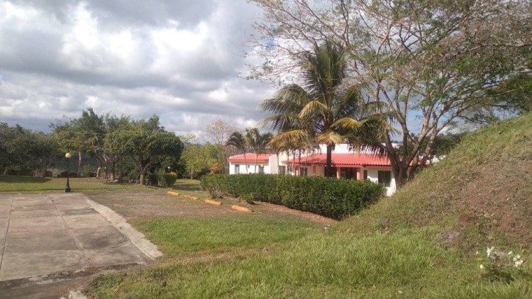 La dictadura nicaraguense expulsa a dos monjas y confisca un monasterio