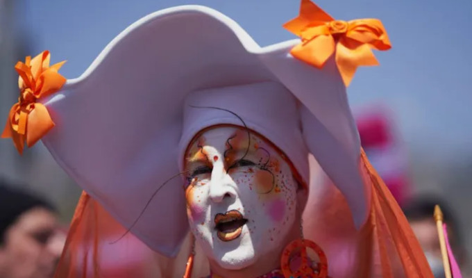 Los Dodgers de Los ngeles renuncian a burlarse de las monjas catlicas en el partido de la Noche del Orgullo LGTBI