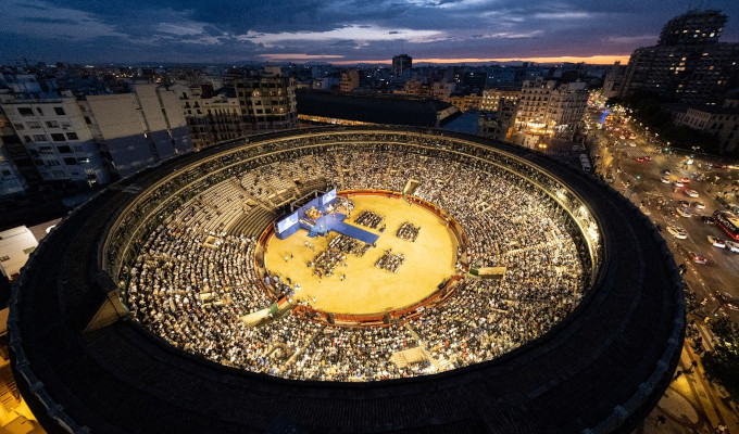 Miles de personas llenaron la Plaza de Toros de Valencia en la Gran Vigilia Diocesana