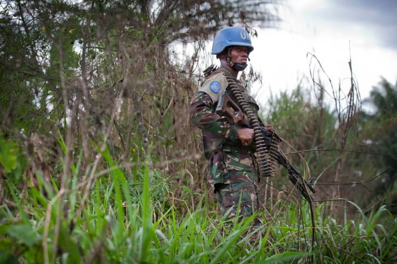 Escalada de violencia en Uganda: Al menos 42 estudiantes asesinados en atentado