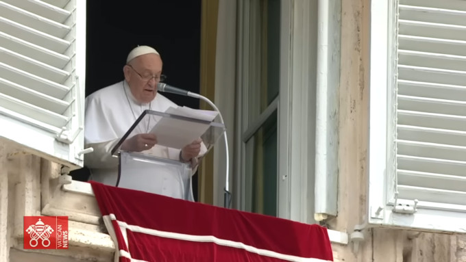 Francisco: Trazando la cruz sobre nuestro cuerpo recordamos cunto nos ha amado Dios