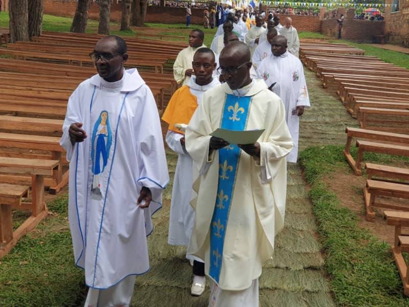 Consagracin del Santuario de la Inmaculada Concepcin en Burundi con reflejos espaoles