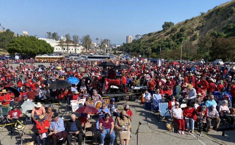 xito de la manifestacin contra el homenaje de los Dodgers a un grupo blasfemo de drag queens