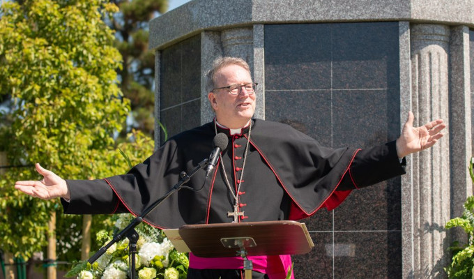 Mons. Barron replica a Mons. Aguiar: va a la JMJ de Lisboa para buscar la conversin de los jvenes a Cristo