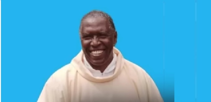 Obispo de Mbulu rinde homenaje al sacerdote Pamphili Nada por su valentía y servicio