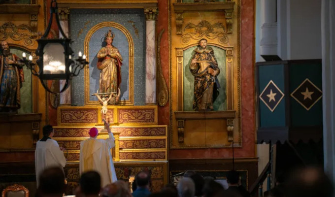 El arzobispo de Los ngeles preside la ceremonia de reapertura al pblico de la Misin de San Gabriel