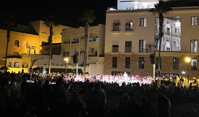 Rota ador al Seor en la playa de la Costilla