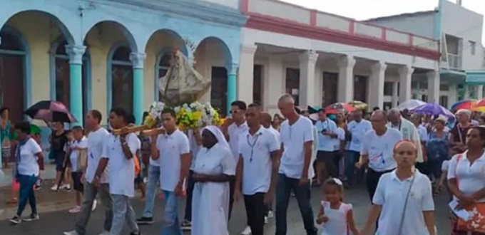 Devotos católicos cubanos celebran con fervor el Día de la Virgen de la Caridad del Cobre