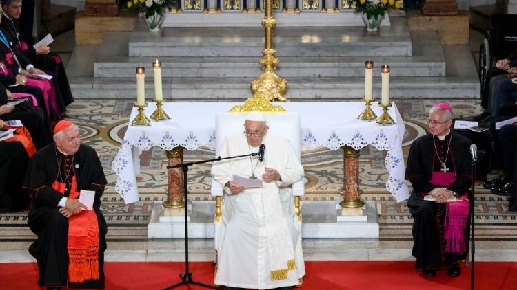 El Papa al clero francs: Llevemos a los hermanos la mirada de Dios, llevemos a Dios la sed de los hermanos