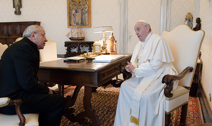 Christopher Altieri y Robert Mickens plantean que el Papa puede estar protegiendo al abusador Rupnik