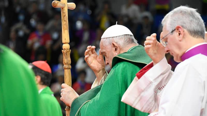 Papa Francisco invita a abrazar la cruz de Cristo