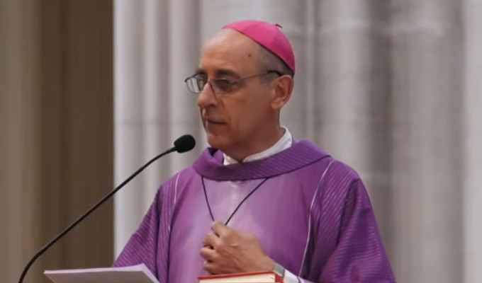 Mons. Fernández advierte a los obispos que juzgan «la doctrina del Santo Padre» que van camino de la herejía y el cisma