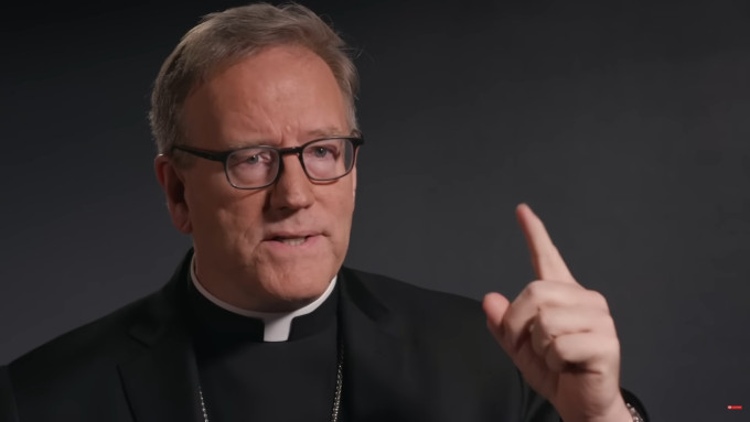 Mons. Robert Barron critica el Sínodo sobre sinodalidad por la forma y el fondo