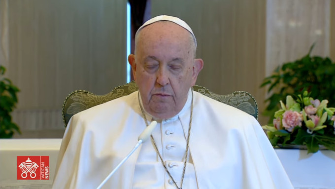 El Papa sufre una inflamación pulmonar y su estado es «bueno y estacionario»
