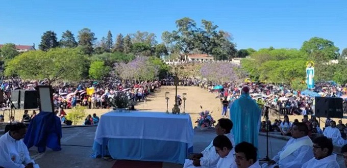 Ms de 40.000 jvenes peregrinan al santuario de la Virgen de Ro Blanco en Argentina