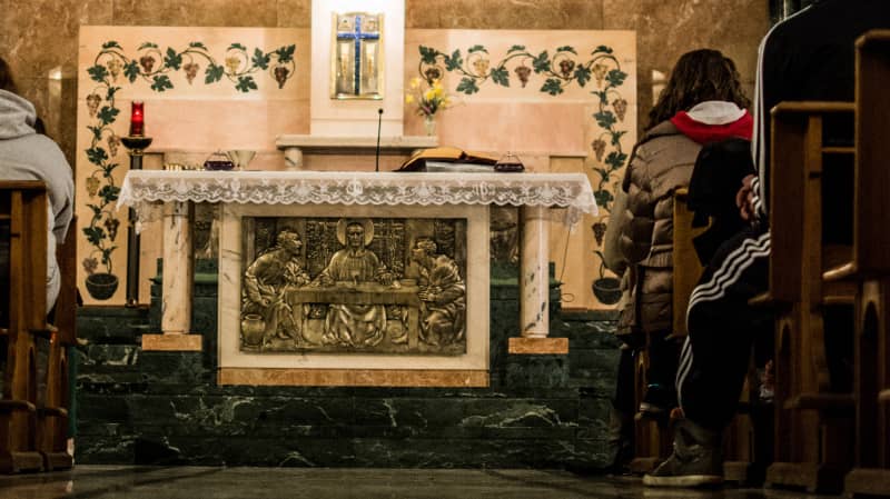 Dicesis de Nocera: El altar no es un escenario!