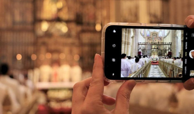 La Conferencia Episcopal Española pide que las Misas se emitan en directo y no se puedan ver después