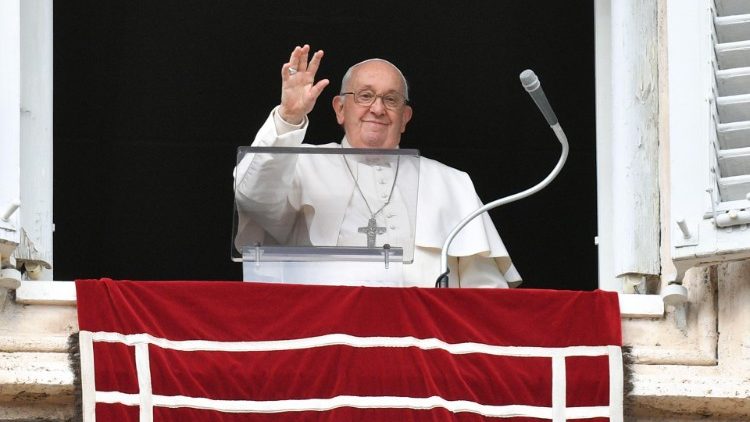 Francisco exhorta a dar gracias a Dios por los padres que nos llevaron a la pila bautismal