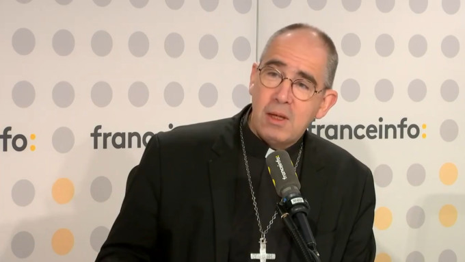 Mons. Rougé confirma la postura de los obispos franceses: se bendecirá a las personas, no a las parejas