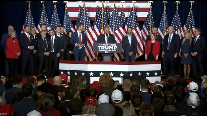 Trump arrasa en el caucus de Iowa