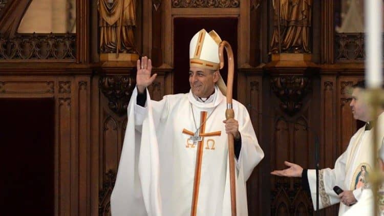 El Cardenal Fernndez intenta distanciarse de La pasin mstica y ahora lo desaconseja