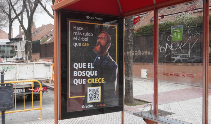 Gracias, sacerdotes, nueva campaa de la ACdP en las marquesinas de las ciudades de Espaa